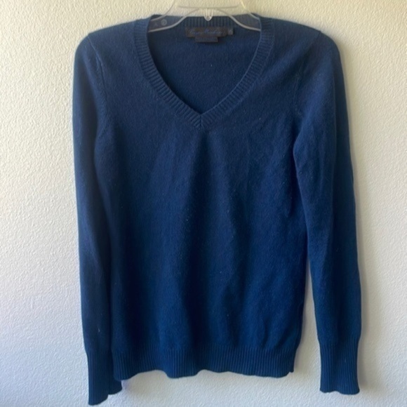 Enzo Montanari Sweaters - Enzo Montanari sweater 100% Cashmere blue v neck size Small Softgirl